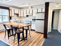 Building Photo - Well maintained inside and out