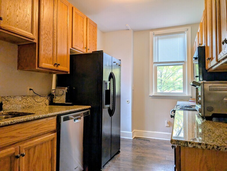 Building Photo - 156 Mercer St