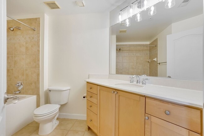 Building Photo - Professionally Managed and Updated// 2 Bedroom 2 bathroom Condo// Logan Circle! // Garage Parking...