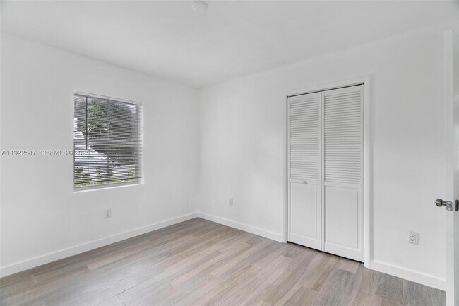 Building Photo - 515 NE 67th St