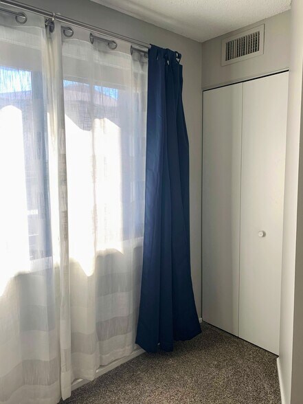 Building Photo - 26 10th St W