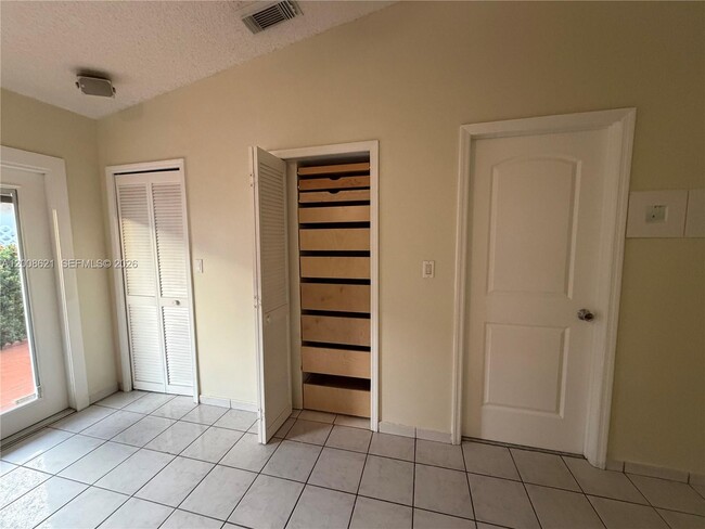 Building Photo - 3159 W 73rd Pl