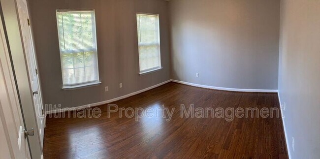 Building Photo - 3913 Wilshire Blvd