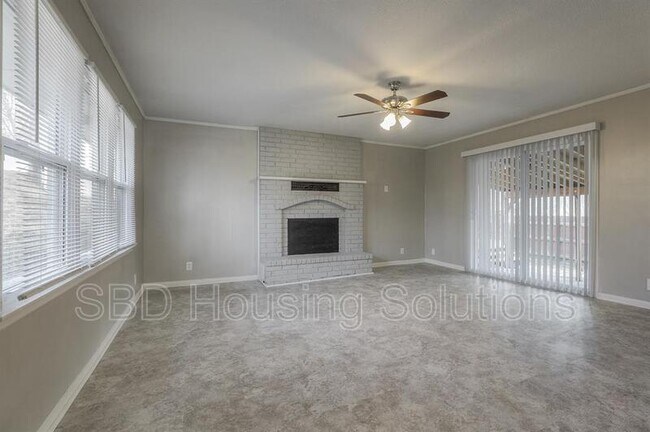 Building Photo - 6200 E 102nd Terrace