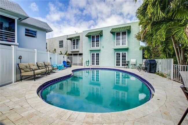 Building Photo - 2708 NE 14th Street Causeway