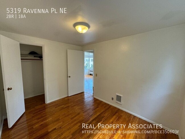 Building Photo - 5319 Ravenna Pl NE