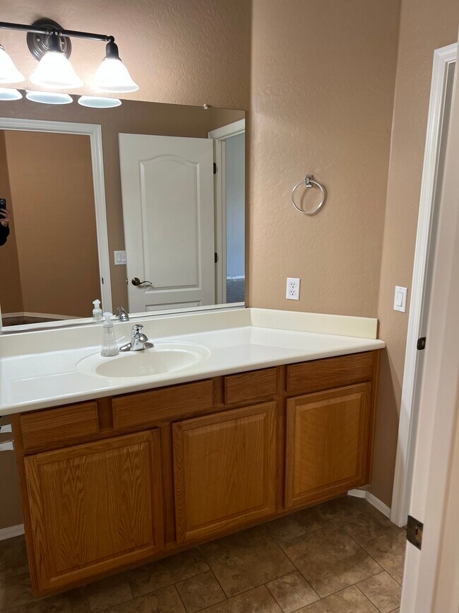 Building Photo - 25 S Quinn Cir