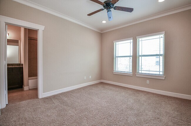 Building Photo - 5615 Kiam St