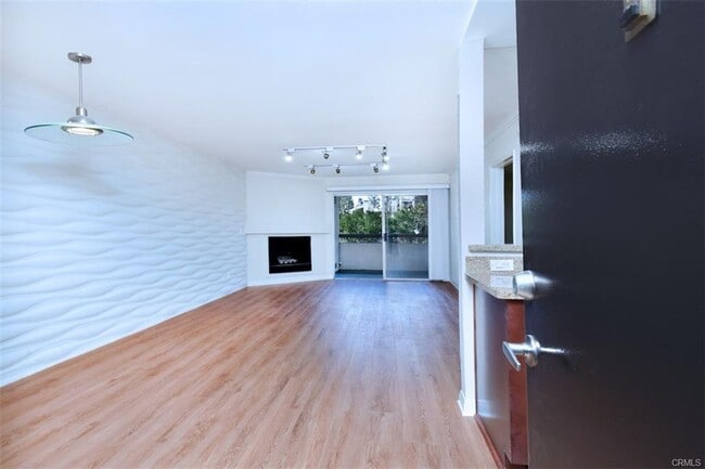 Primary Photo - 5545 Canoga Ave