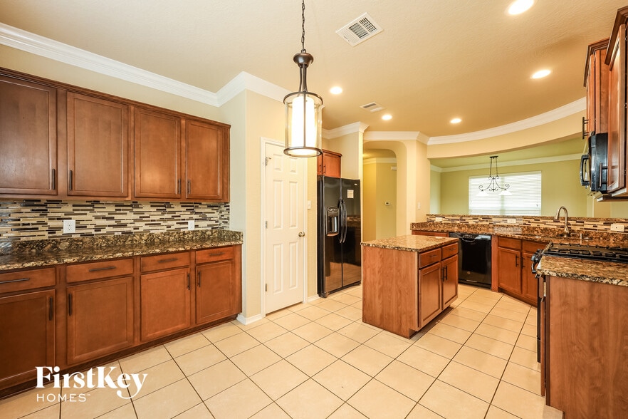 Building Photo - 10834 Mustang Oak Dr