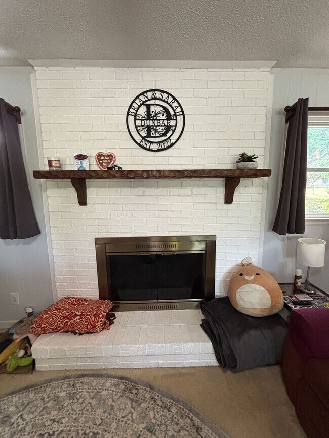 Building Photo - The Perfect Family Home!!!