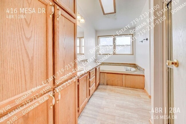 Building Photo - 416 Mesa Dr