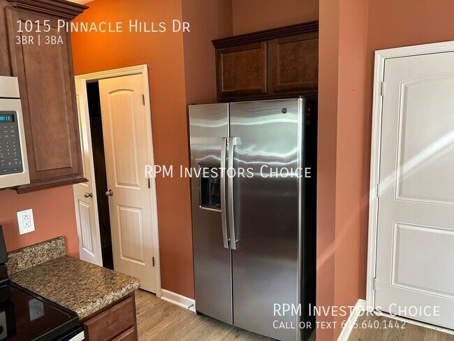 Building Photo - 1015 Pinnacle Hills Drive