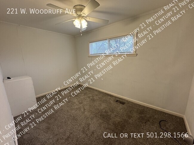 Building Photo - 221 W Woodruff Ave