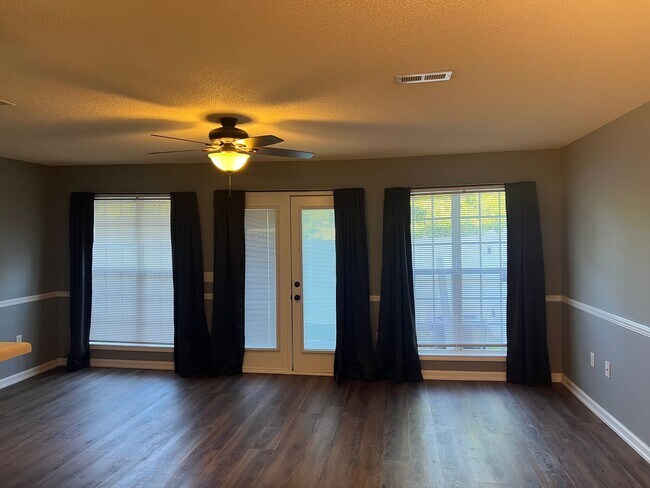 Building Photo - Available NOW  - 117 N. Springview