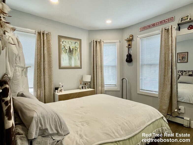 Building Photo - 11 Pearl Ter