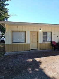 Building Photo - 1 bedroom duplex close to shopping