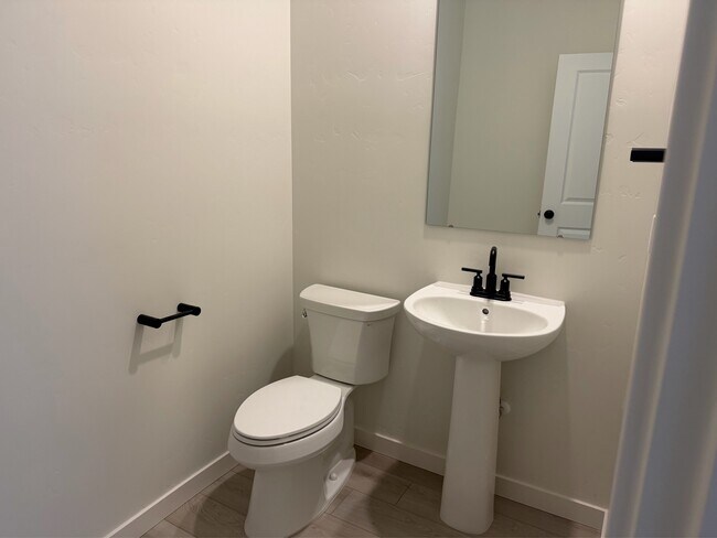 Building Photo - 7862 E Hilton Head St