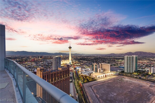 Building Photo - 2700 S Las Vegas Blvd