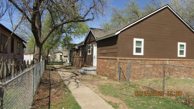 Building Photo - 1607 NW Lincoln Ave