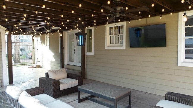 Building Photo - 2611 Tangley St