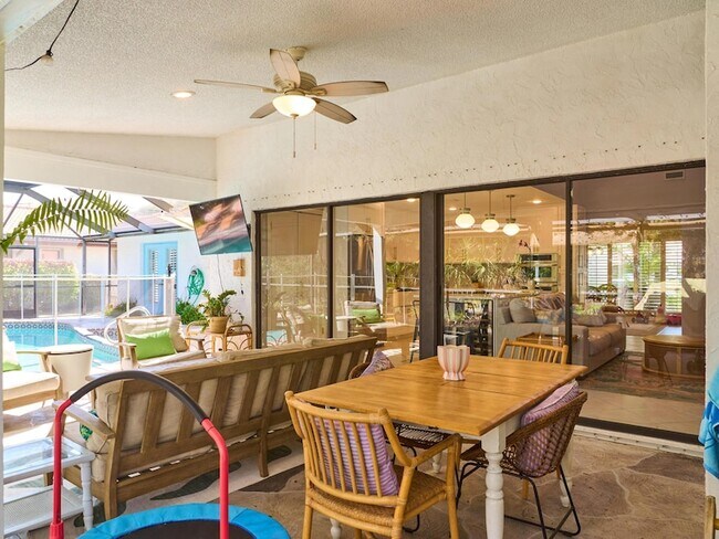 Building Photo - 2281 SW Starling Dr