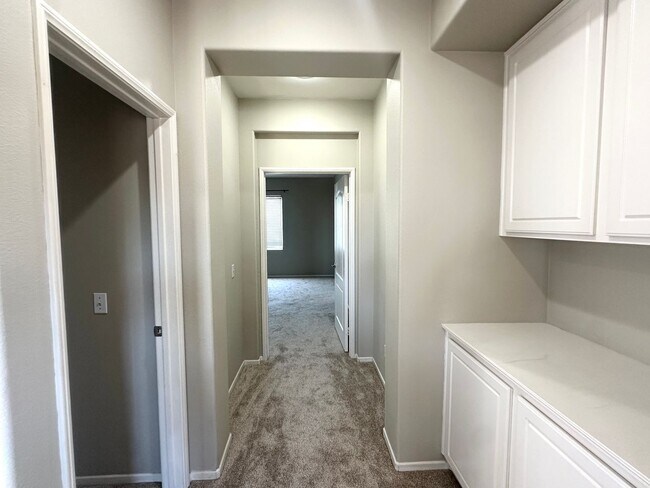 Building Photo - Beautiful Winchester 4-Bedroom  Home!