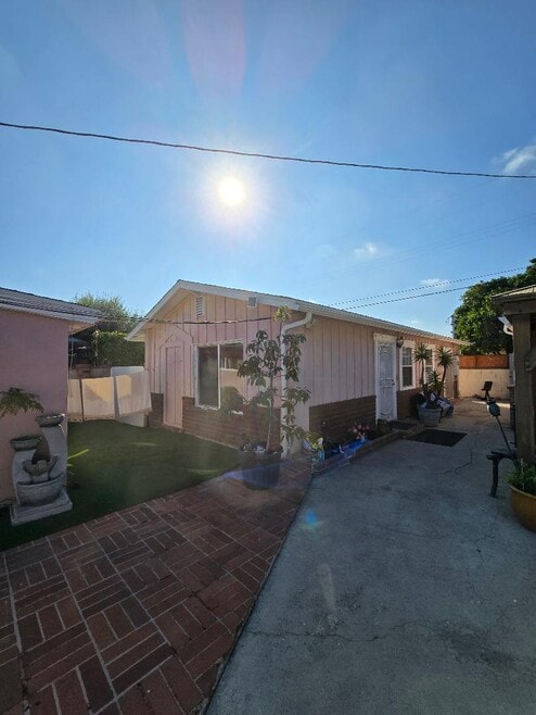 Building Photo - 12923 Rubens Ave