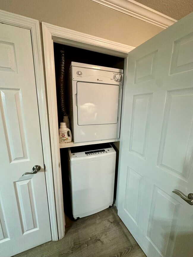 Building Photo - 45 Folly Field Rd