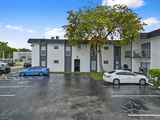 Building Photo - 7220 SW 94th Pl