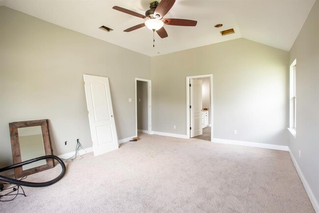 Building Photo - 350 McGarity