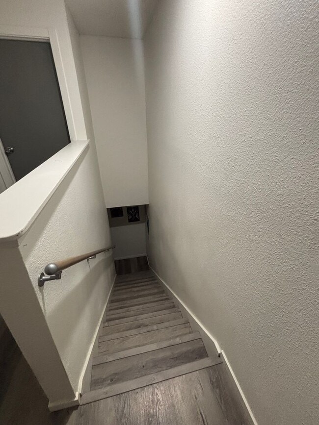 Building Photo - Updated Northgate 2bd 1.5 bath two story unit!