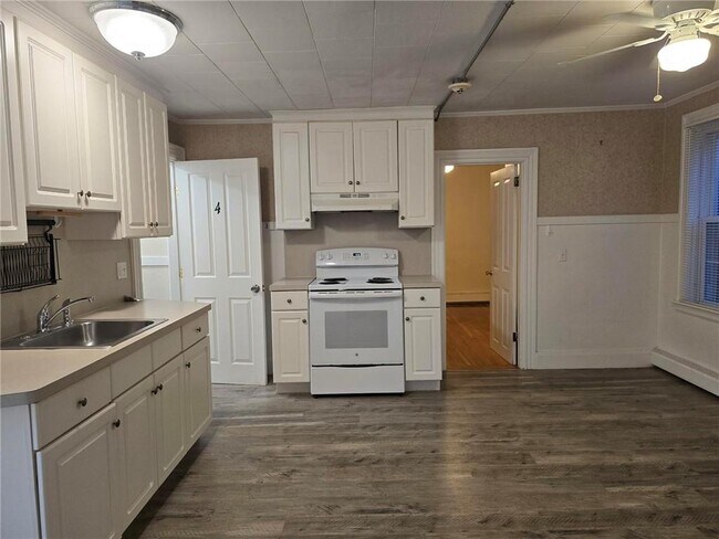 Building Photo - 186 Beach St