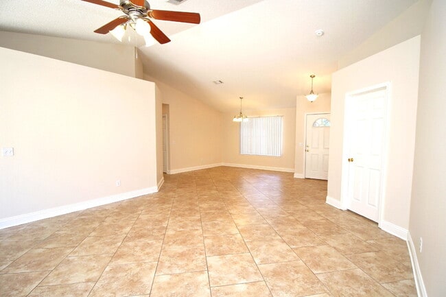 Building Photo - Spacious 3-Bedroom Home in Gulf Breeze wit...