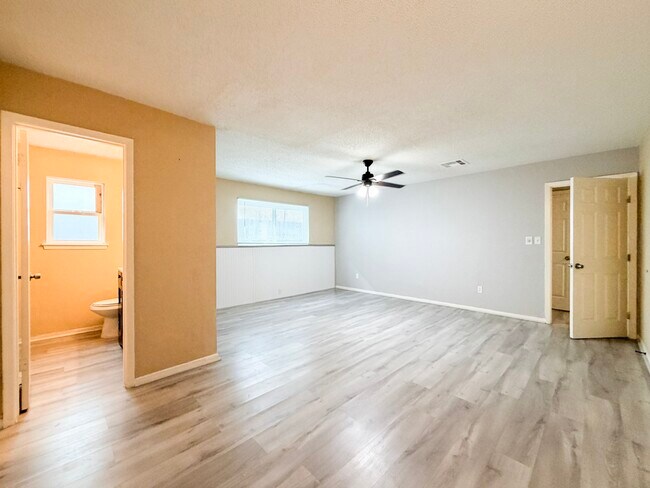 Building Photo - 6506 Briar Glade Dr