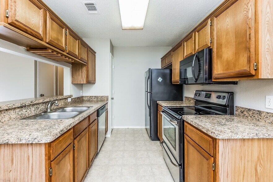 Building Photo - 616 Cumberland Dr