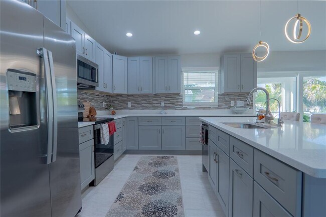 Building Photo - 1301 S Haberland Blvd