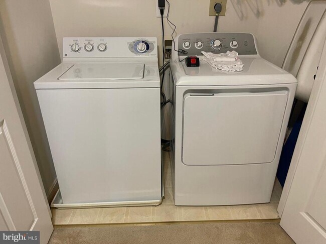 Building Photo - 4129 Trowbridge St