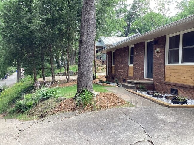 Building Photo - 23 Moore Ave