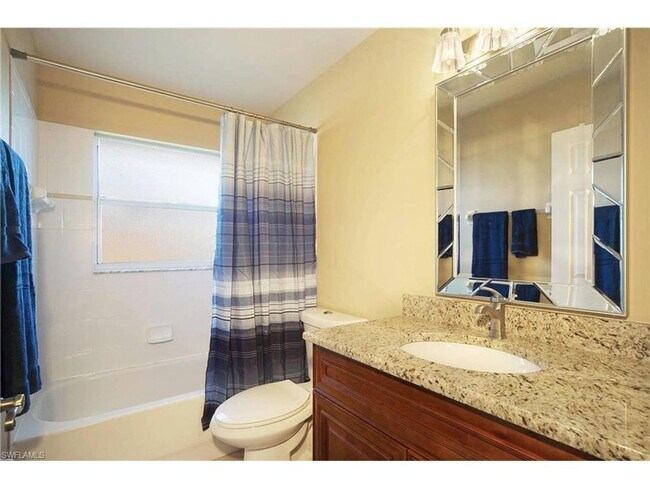 Building Photo - 703 SW Santa Barbara Pl