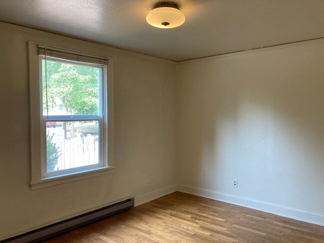 Building Photo - Campus House ~ 3 bedroom, 2 bath