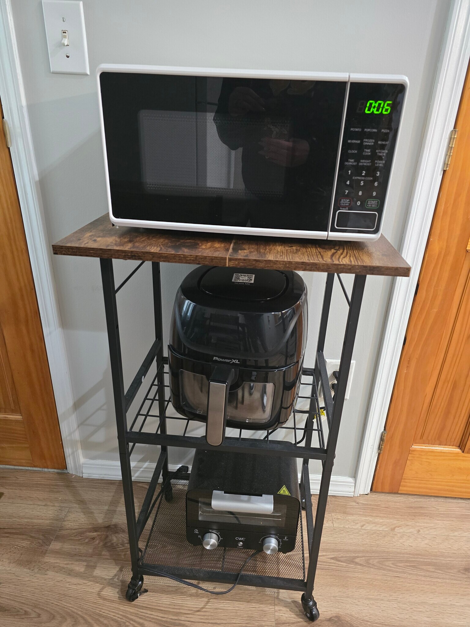 Microwave, air fryer and toaster oven - 510 North St