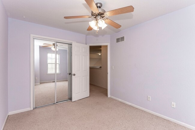 Building Photo - Spacious Duplex with Fenced Yard