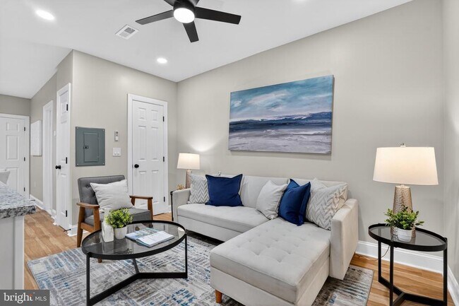 Building Photo - 212 36th St NE