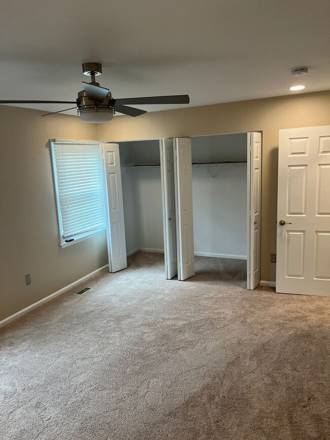 Building Photo - End of Group Townhome, with Finished Basement, in Abingdon