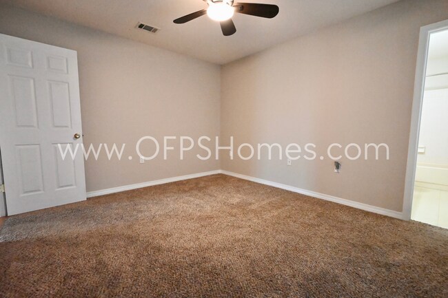 Building Photo - 636 Emerald Ln