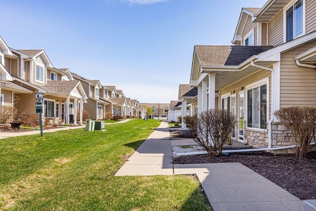 Building Photo - RENT SPECIAL!! 2 Bedroom, 3 Bathroom Townhome in Ankeny!