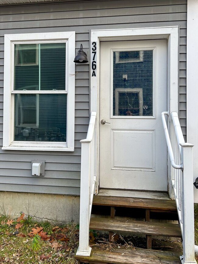 Building Photo - Luxury rental apartments close to UVM Medical Center and college campuses