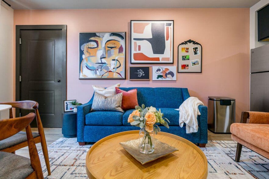 Building Photo - 611 Commerce St