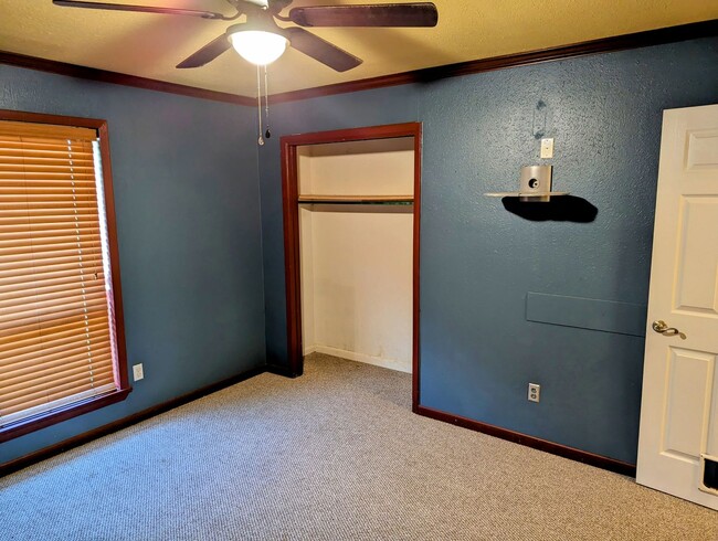 Building Photo - Updated 3/2 in Scott with Country Views!